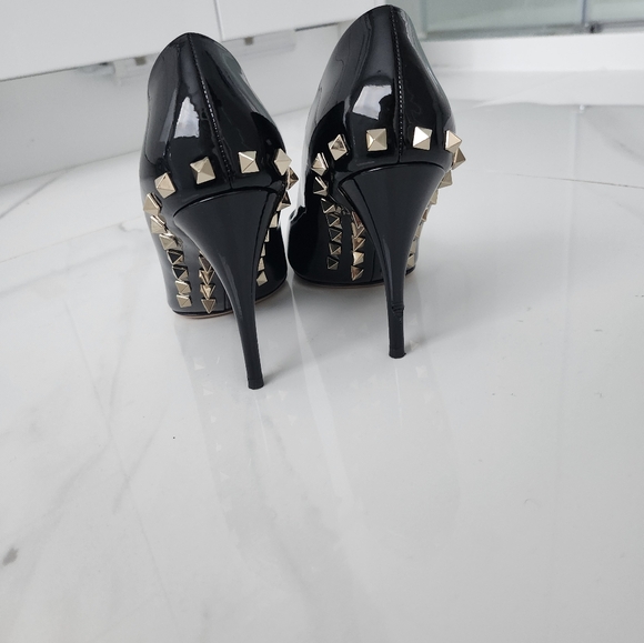 Authentic Valentino Black Patent Leather Pumps Size 37 - Picture 5 of 6